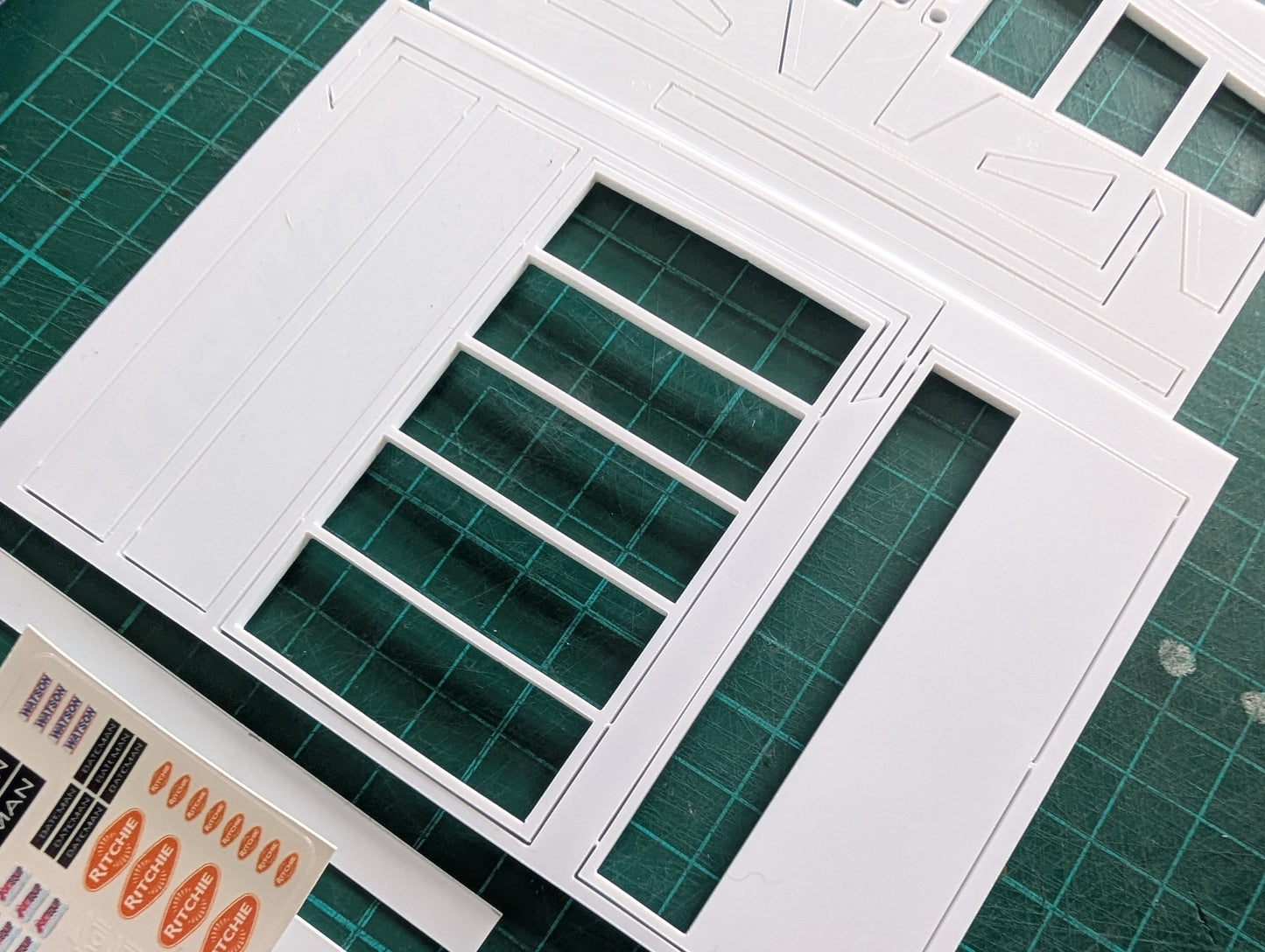 1:32 Calf Creep Feeder Model Kit