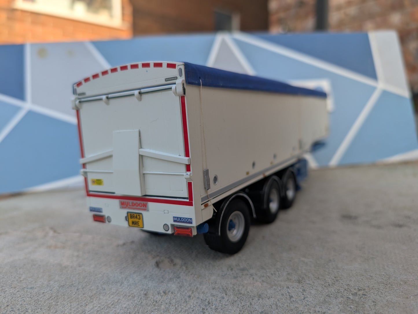 1:32 Muldoon Bulk Blower Animal Feed Trailer Model Kit