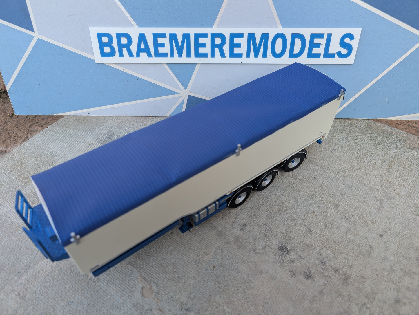 1:32 Muldoon Bulk Blower Animal Feed Trailer Model Kit