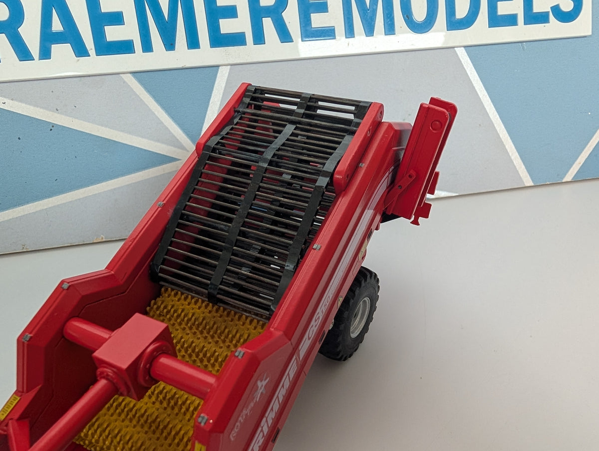 1:32 Grimme CS150 Destoner Model Kit