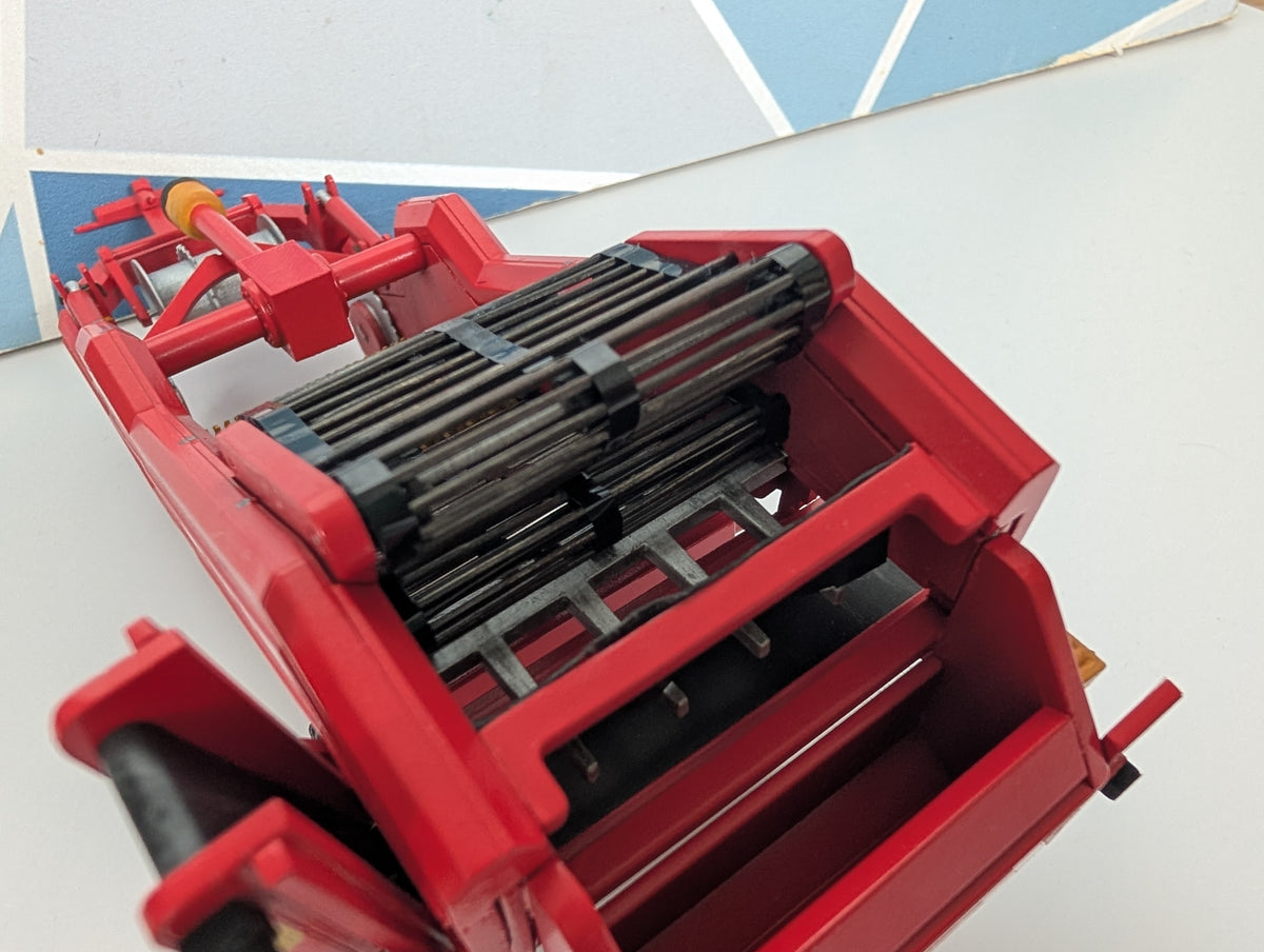 1:32 Grimme CS150 Destoner Model Kit