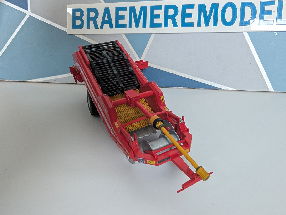 1:32 Grimme CS150 Destoner Model Kit
