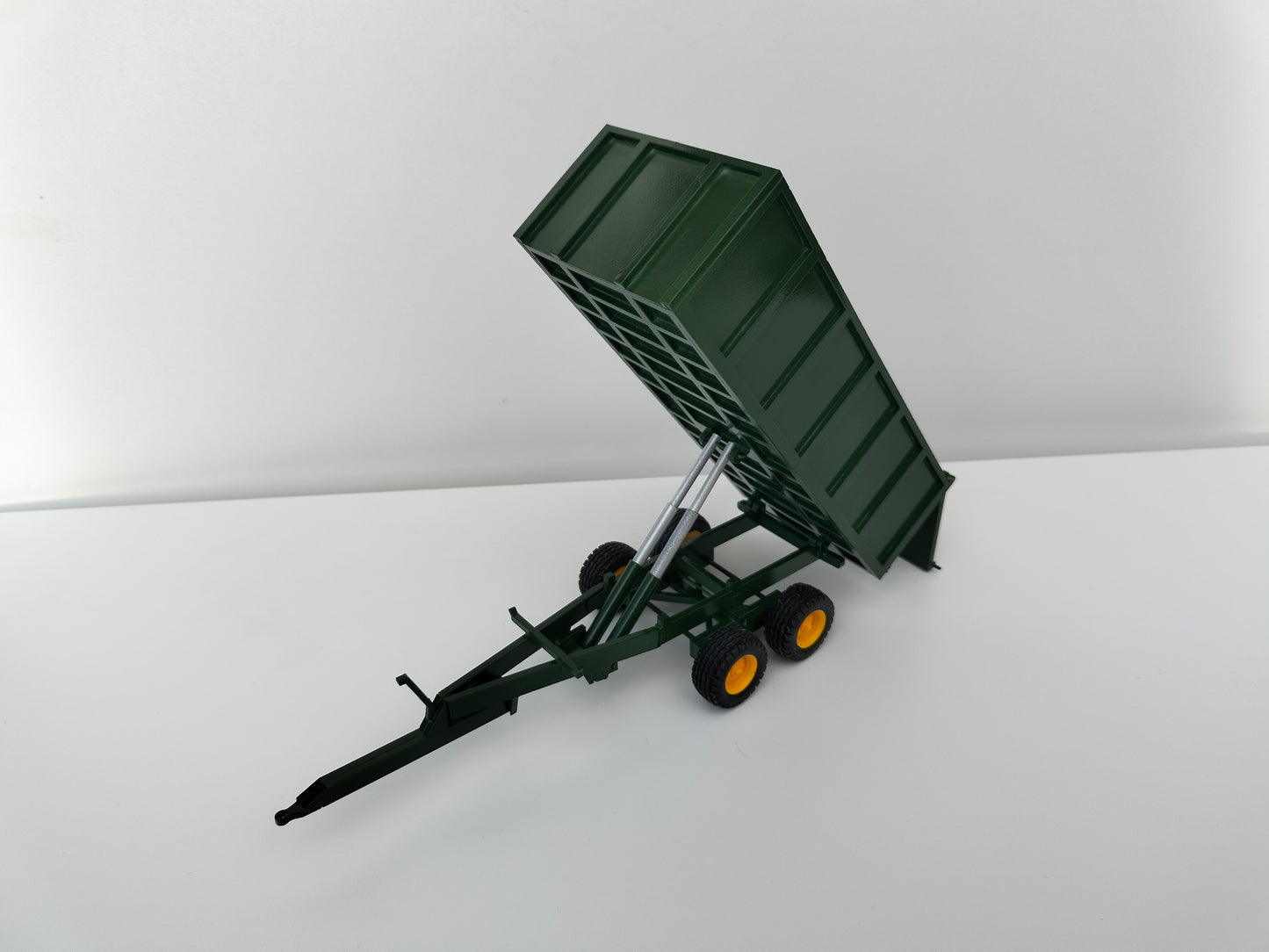 1:32 Classic Grain Tipping Trailer Model Kit